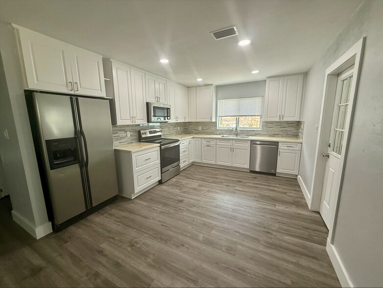 Building Photo - 117 Watters Dr