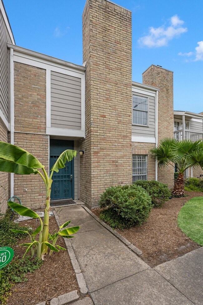 Building Photo - 11710 Southlake Dr