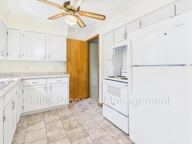 Building Photo - 316 Lynn Dr