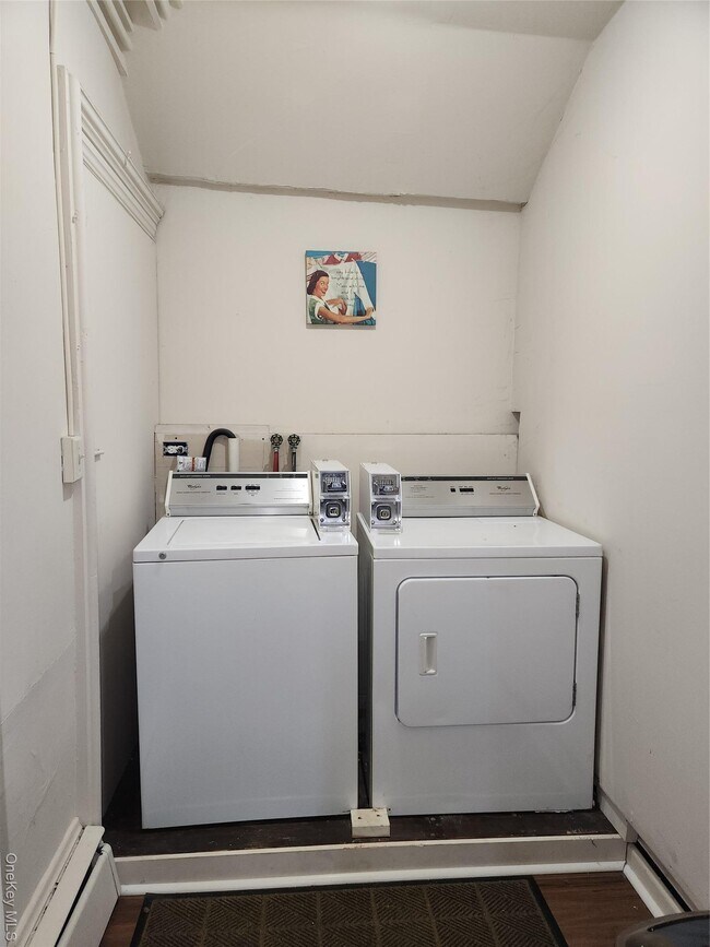 Building Photo - 5635-5639-5639 NY-82