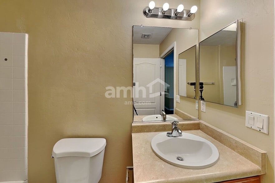 Building Photo - 4133 E Lushfield Dr
