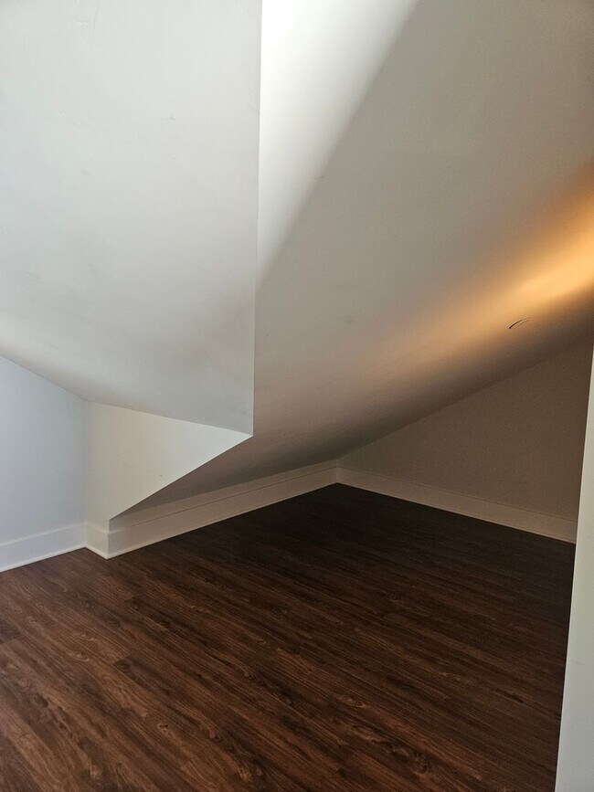 Building Photo - 3 Bedroom Plus Home with Roof Top Deck