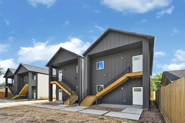 Building Photo - 418 Clinton Park St