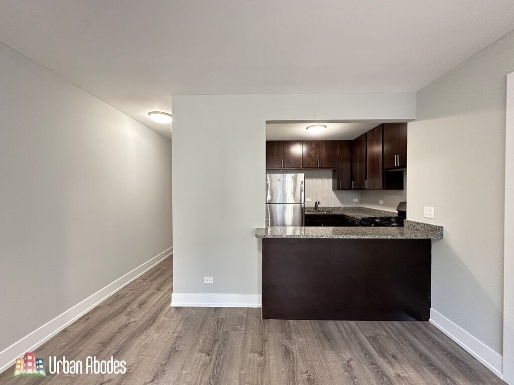 Building Photo - 528 W Surf St