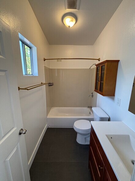 Building Photo - 215 S Avenue 58