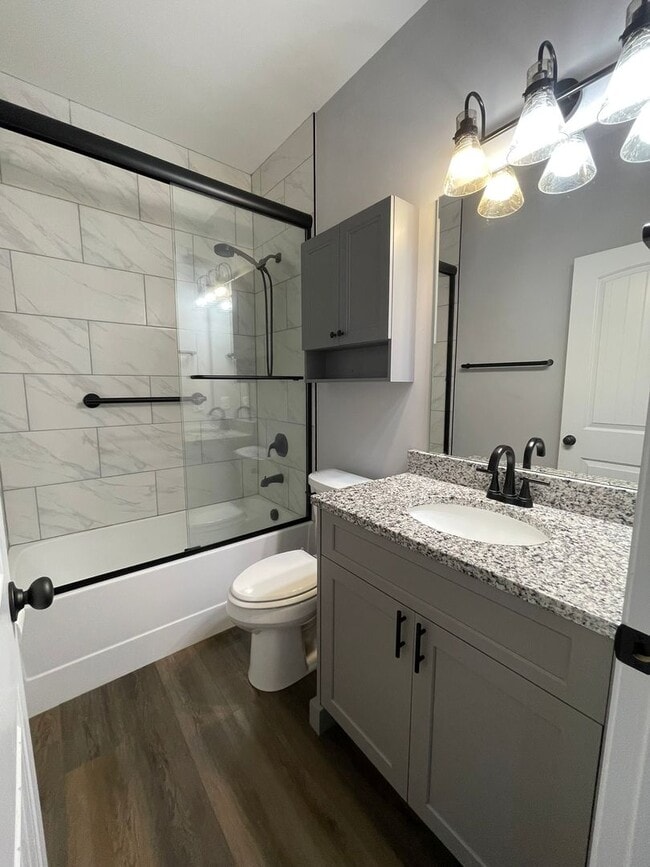 Building Photo - Beautiful 3 Bed / 2 Bath Home with 3-Car G...
