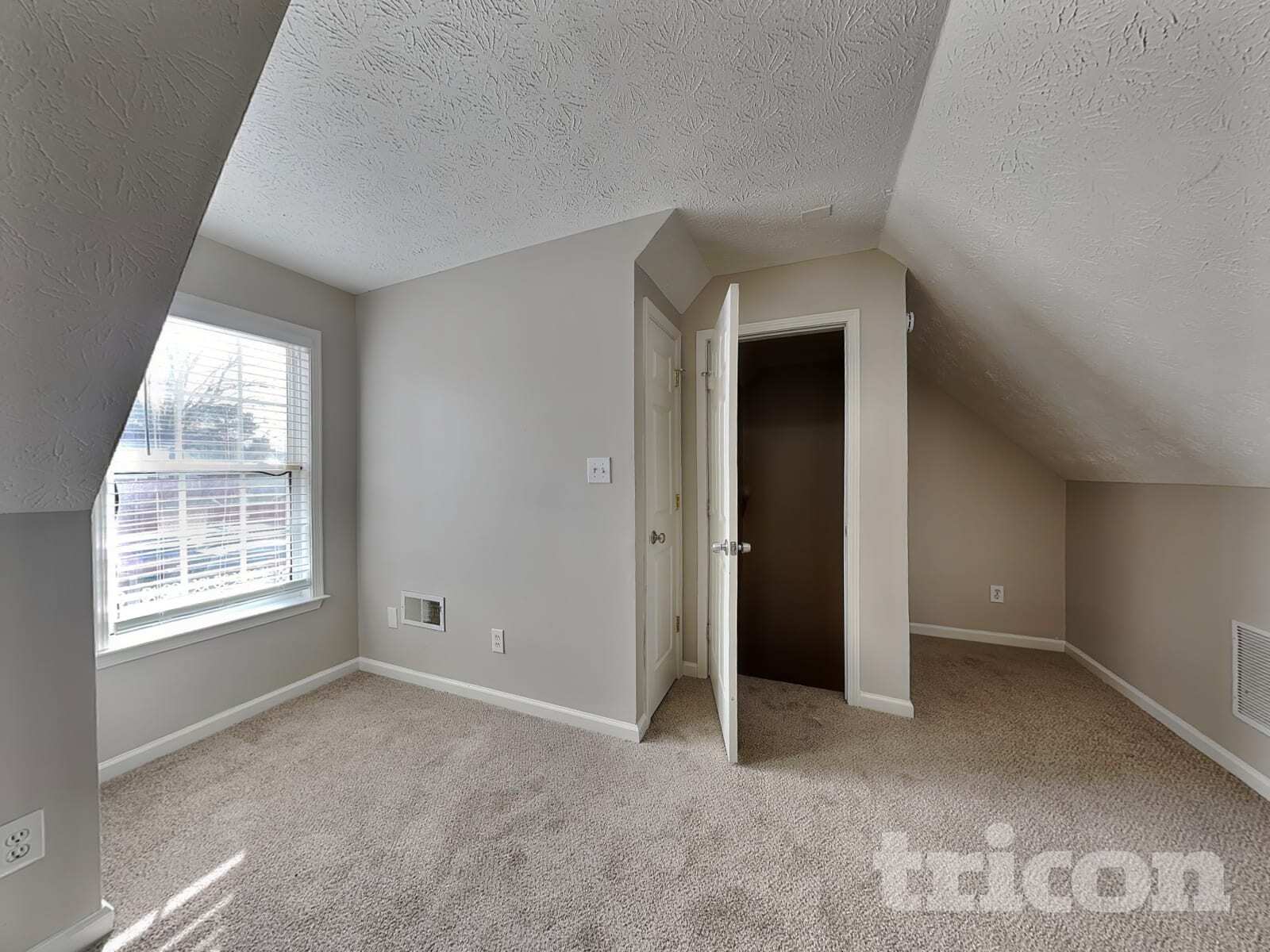 Building Photo - 170 Orchard View