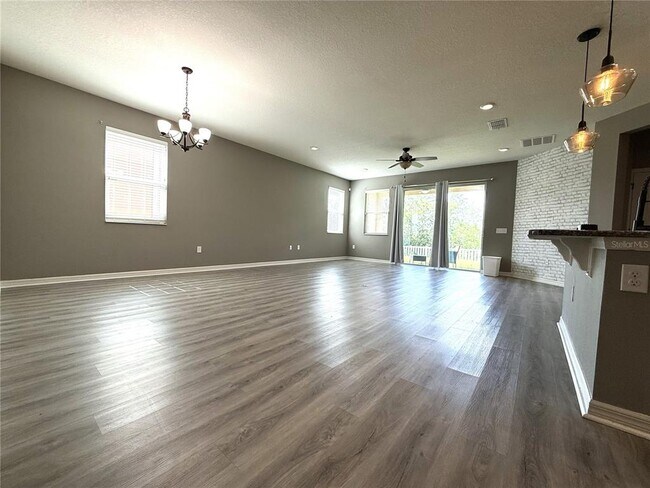 Building Photo - 10638 Laguna Plains Dr