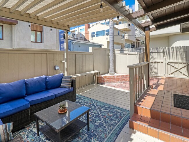 Building Photo - 218 25th Pl