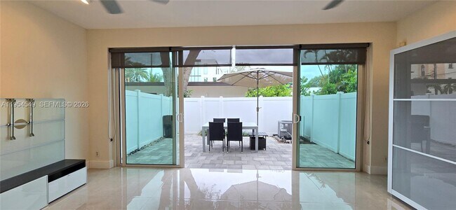 Building Photo - 1000 SE 2nd St