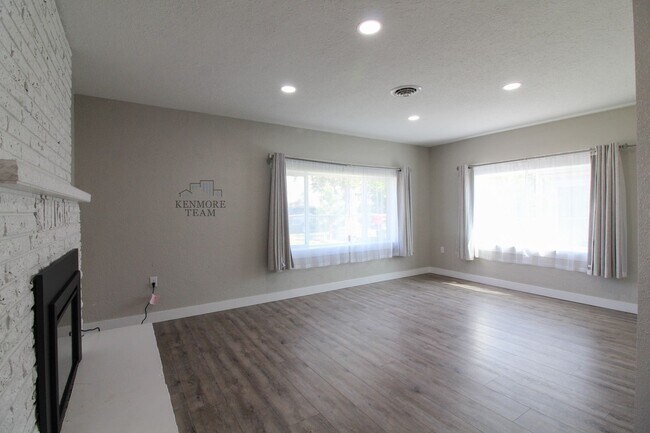Building Photo - 308 N 12th Ave