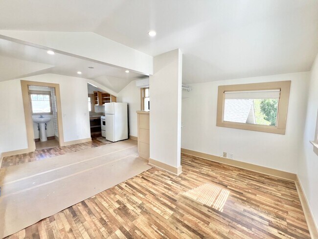 Building Photo - Charming Bluff Park Studio – Bright, Private, and Move-In Ready!