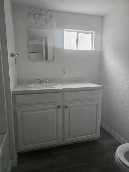 Building Photo - 901 NE 95th St