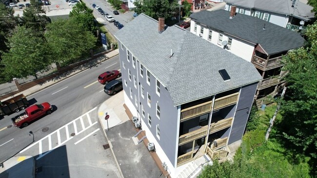 Building Photo - 138 Belmont St