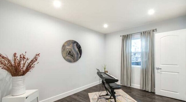 Building Photo - Now Leasing – 812 Merlin | $6,200/Month | ...