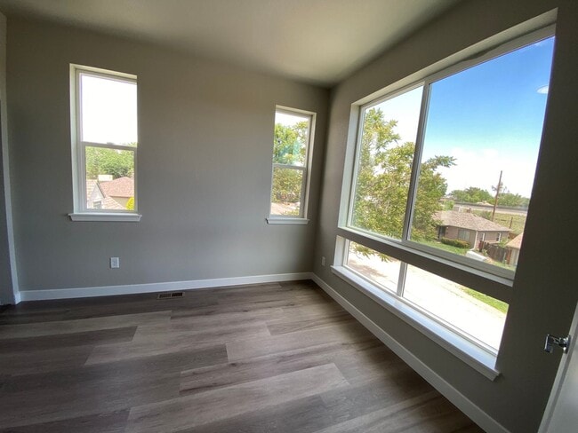 Building Photo - Luxury Townhome - 3 Bed 3.5 Bath at Overlo...