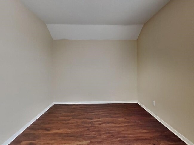 Building Photo - 439 Pinewood Ridge Dr