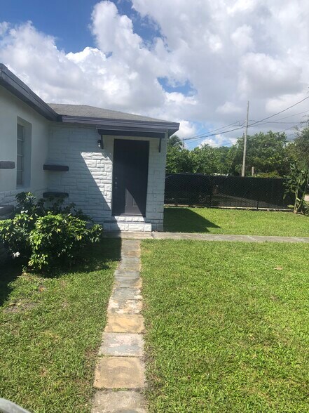 Building Photo - 300 NW 97th St