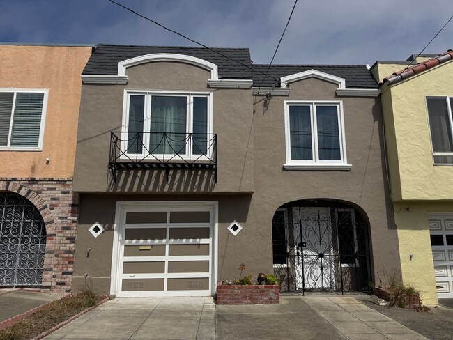 Primary Photo - Single Family Home in Prime Sunset Location!