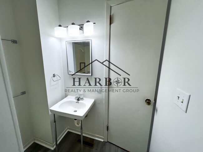 Building Photo - Large Renovated Studio- SPECIAL! First Month Rent Free