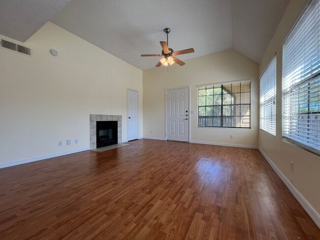 Building Photo - 1/1 Corner Unit in GATED ~ LAKEFRONT community in Altamonte Springs!