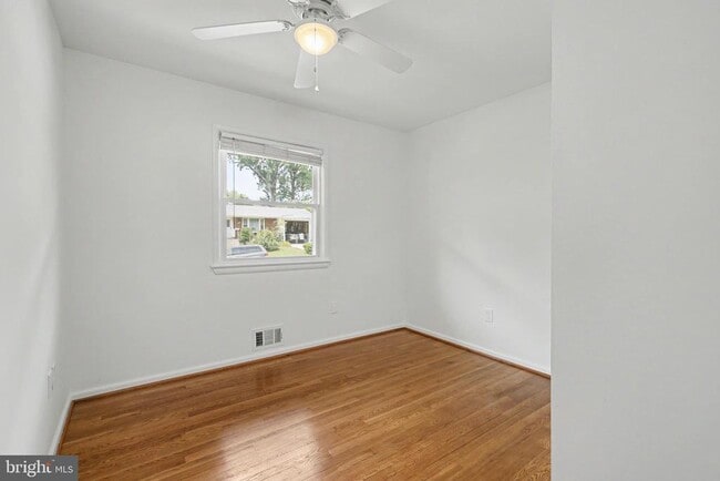 Building Photo - 604 Yeonas Dr SW