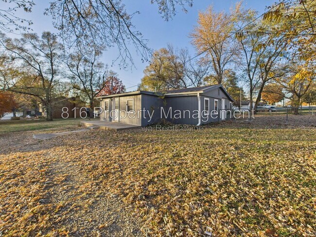 Building Photo - 126 S Village Terrace