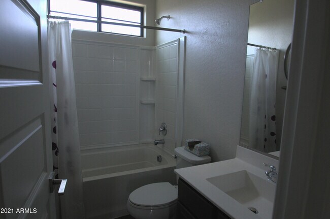 Building Photo - 2090 S Dorsey Ln