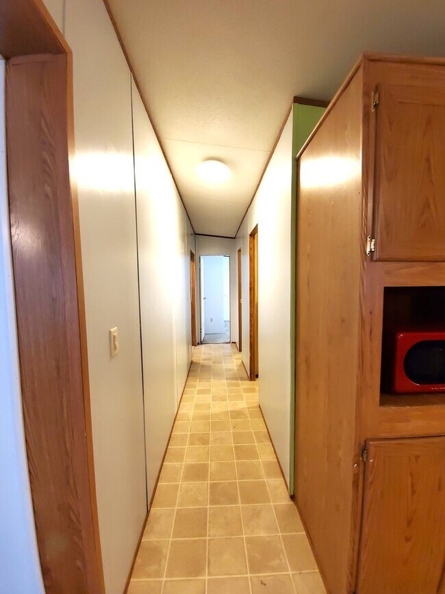 Building Photo - Spacious 4 bedroom with 3 FULL bathrooms nestled on 2 acres! MUST SEE!!!