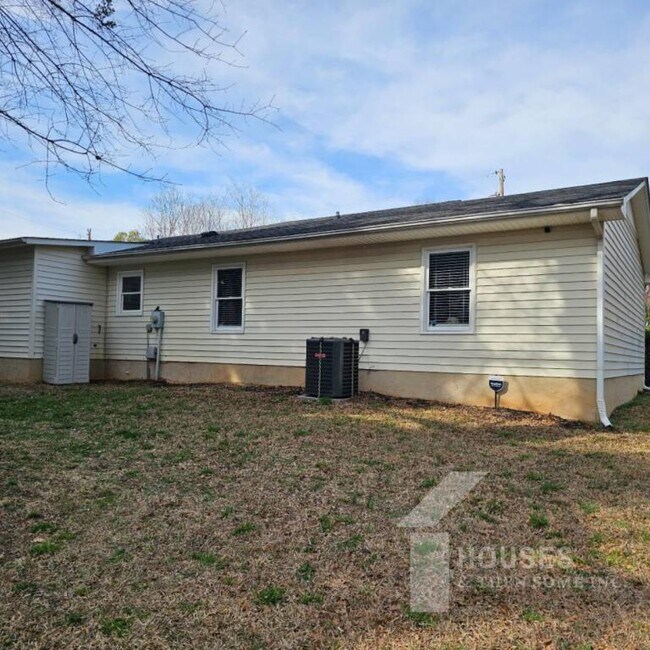 Building Photo - 14 Baggott St