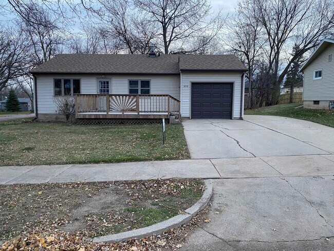 Building Photo - 900 S Marday Ave