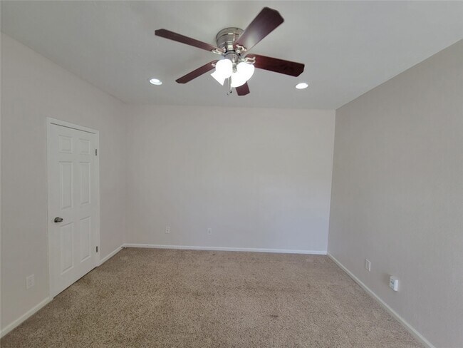 Building Photo - 2025 Augusta Dr