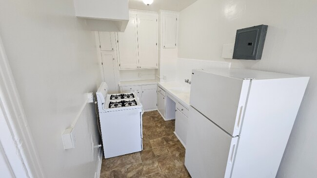 Building Photo - 4530 Normandie Ave