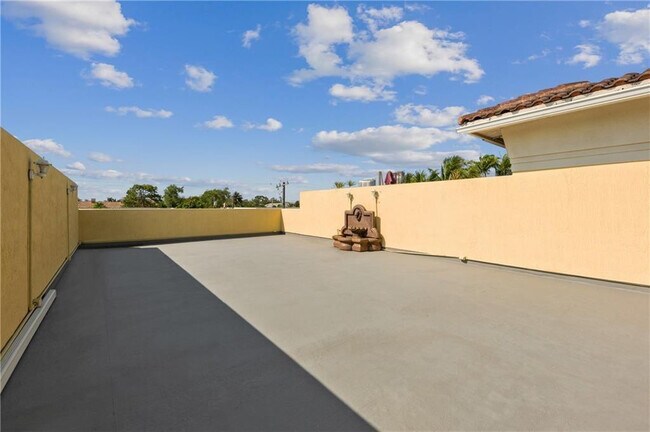 Building Photo - 1416 NE 4th Ct