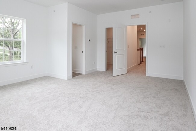 Building Photo - 71 Veterans Wy