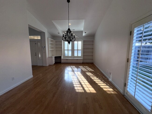 Building Photo - 553 W Fallbrook Ave