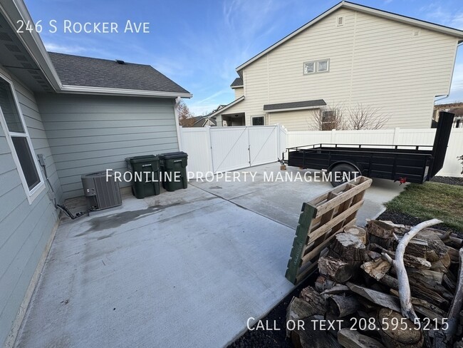 Building Photo - Nice home in a great Kuna subdivision with...