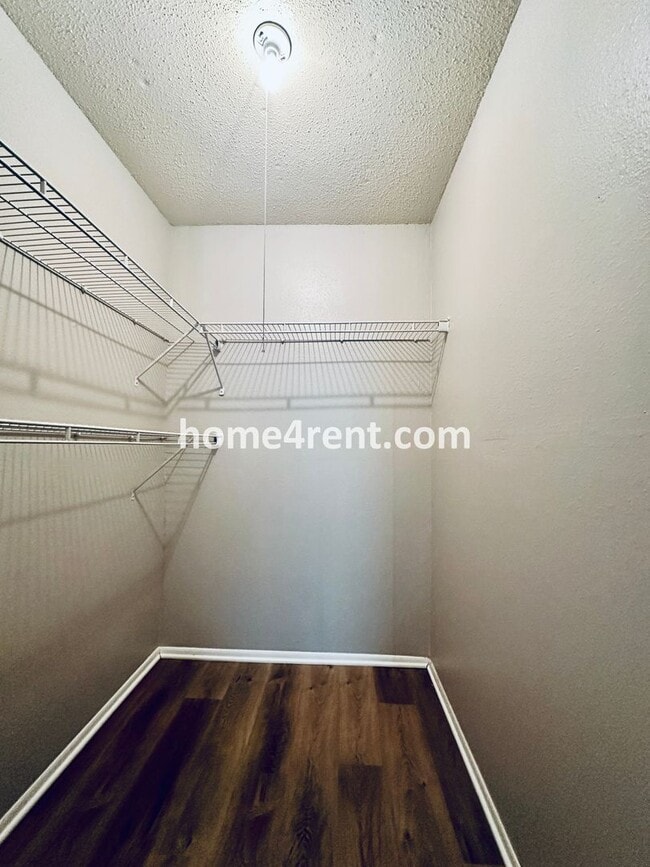 Building Photo - Newer LVP Flooring, Paint and SS Appliance...