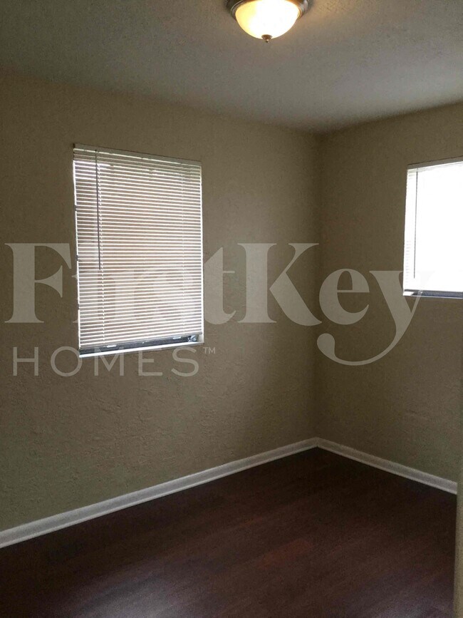 Building Photo - 1121 NW 23rd Terrace