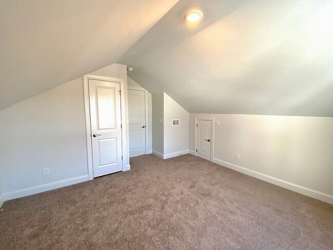 Building Photo - Stunning 6 bedroom in Cane Bay loaded with...