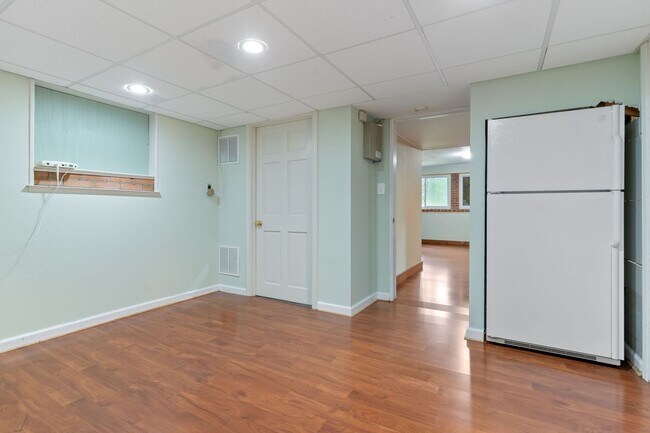 Building Photo - 2206 N Taft St