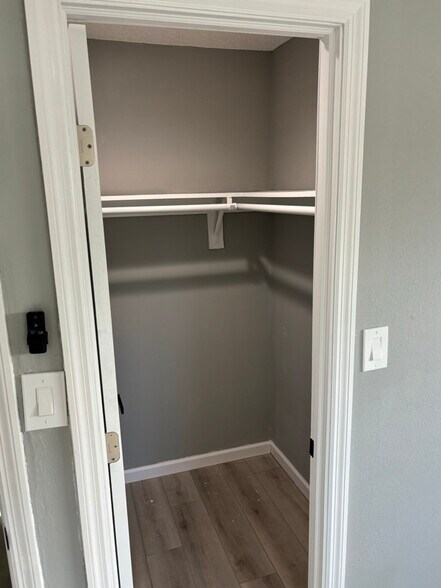 Building Photo - 460 Base Ave E