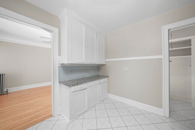 Building Photo - 306 S Kenilworth Ave