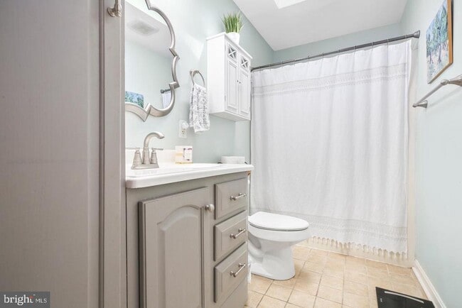 Building Photo - 704 Candle Ridge Ct