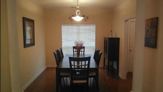 Building Photo - 813 SE Halstead Ct