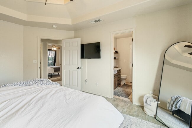Building Photo - 208 Ramon Cardenas Dr