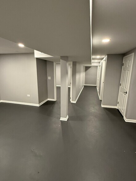 Building Photo - 4537 S Lavergne Ave