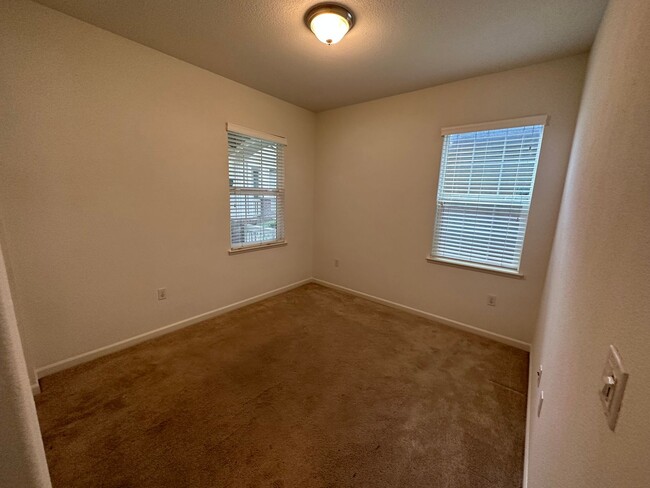 Building Photo - Beautiful 4 Bedroom, 3 Bath Mountain House...