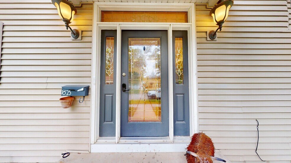 Building Photo - 1625 N Union St