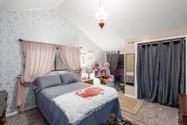 Building Photo - College Hill Bungalow!